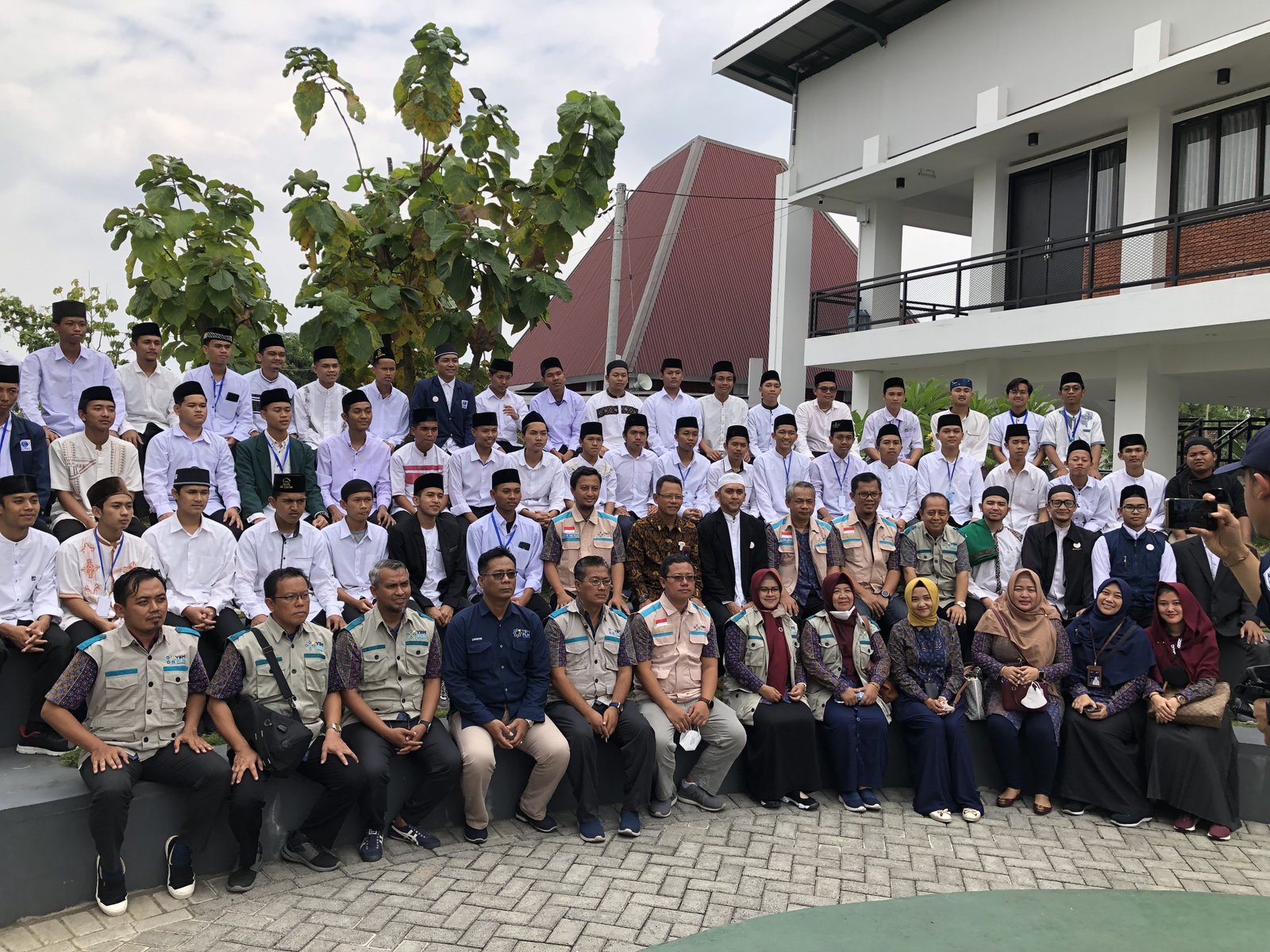 Aktivitas Pesantren PeTIK Slide 3